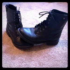 Combat boots
